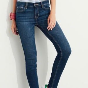 HOLLISTER medium wash super skinny jean